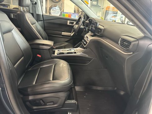 Certified 2024 Ford Explorer XLT w/ Equipment Group 202A AWD/4WD image 30