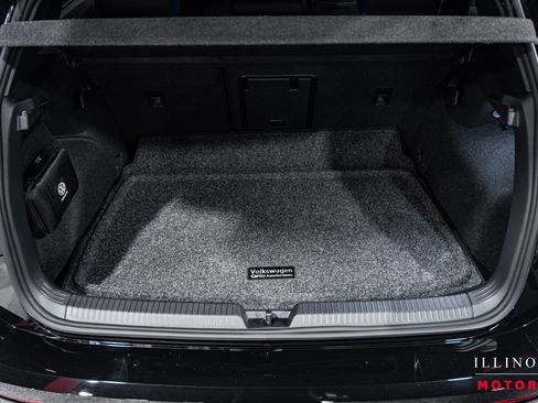 Used 2024 Volkswagen Golf R image 31