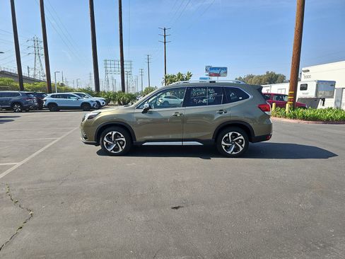 Used 2023 Subaru Forester Touring image 4