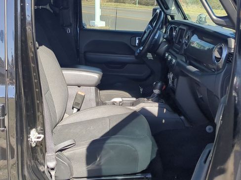 Used 2018 Jeep Wrangler Unlimited Sahara image 23