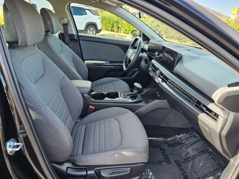 Used 2025 Kia K4 EX FWD image 33