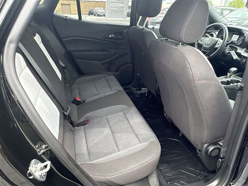 Used 2024 Chevrolet Trax RS w/ Sunroof Package FWD image 25