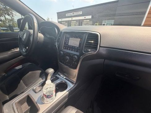 Used 2018 Jeep Grand Cherokee Altitude AWD/4WD image 10