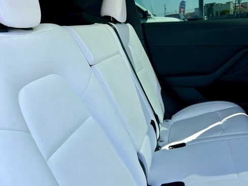 Used 2022 Tesla Model Y Long Range image 8