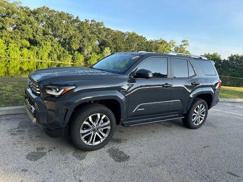 Certified 2025 Toyota 4Runner Limited AWD/4WD image 2