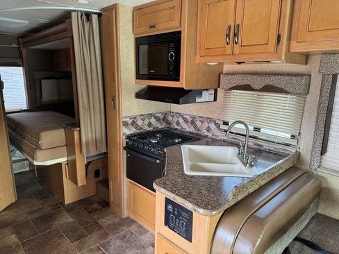 Used 2016 Ford E-450 and Econoline 450 Super Duty w/ Motorhome Prep Package image 24