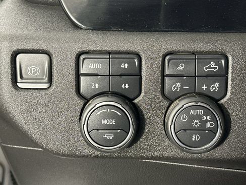 Used 2024 Chevrolet Silverado 1500 LTZ AWD/4WD image 21