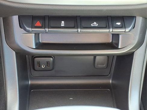 Used 2022 Chevrolet Colorado LT w/ LT Convenience Package AWD/4WD image 21