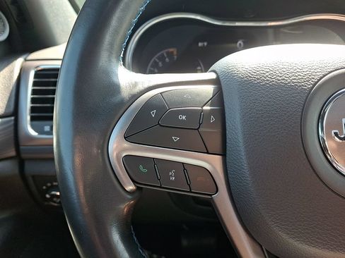 Used 2019 Jeep Grand Cherokee Laredo AWD/4WD image 22
