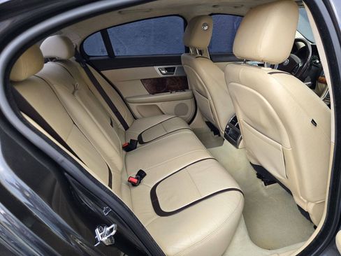Used 2013 Jaguar XF 3.0 RWD image 10