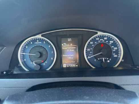 Used 2016 Toyota Camry LE image 13