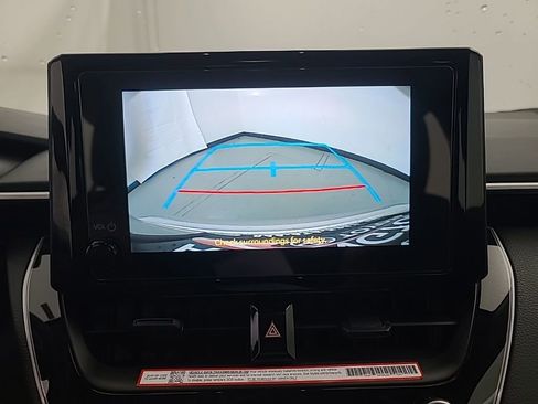 Used 2025 Toyota Corolla LE image 34