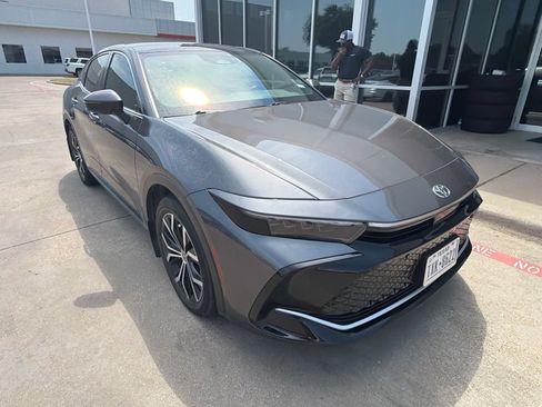 Used 2024 Toyota Crown AWD/4WD image 3
