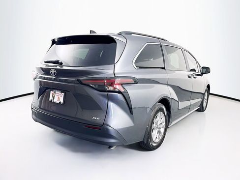 Used 2025 Toyota Sienna XLE w/ XLE Plus Package image 10