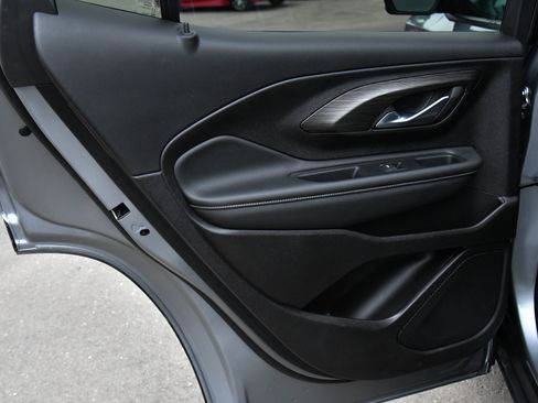 Used 2024 GMC Terrain SLT image 34