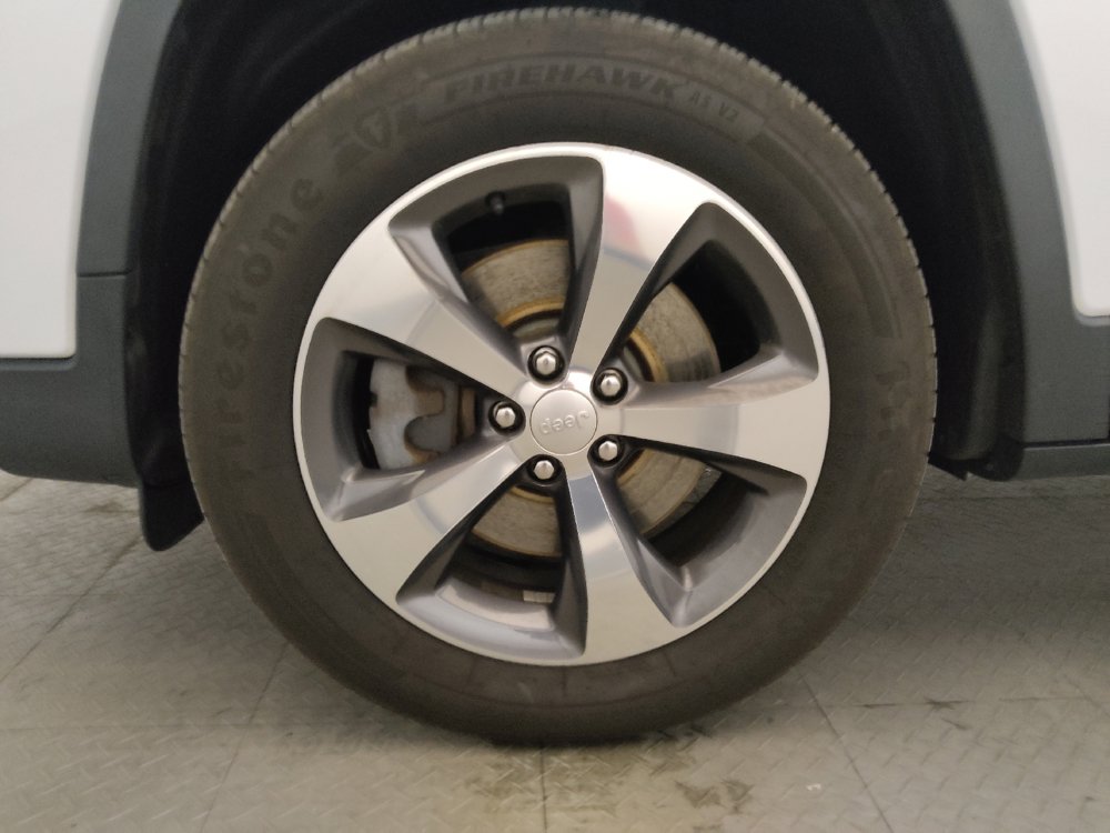 Used 2019 Jeep Cherokee Limited AWD/4WD image 31