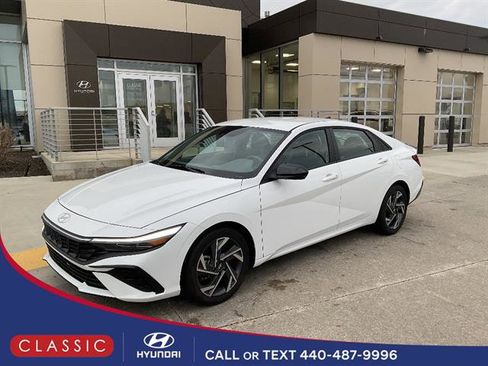 Used 2025 Hyundai Elantra Sport image 1