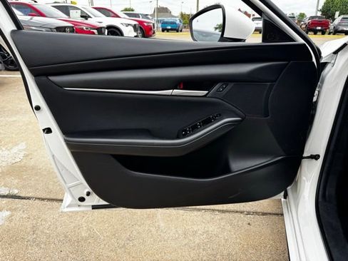 Used 2024 MAZDA MAZDA3 s FWD image 10