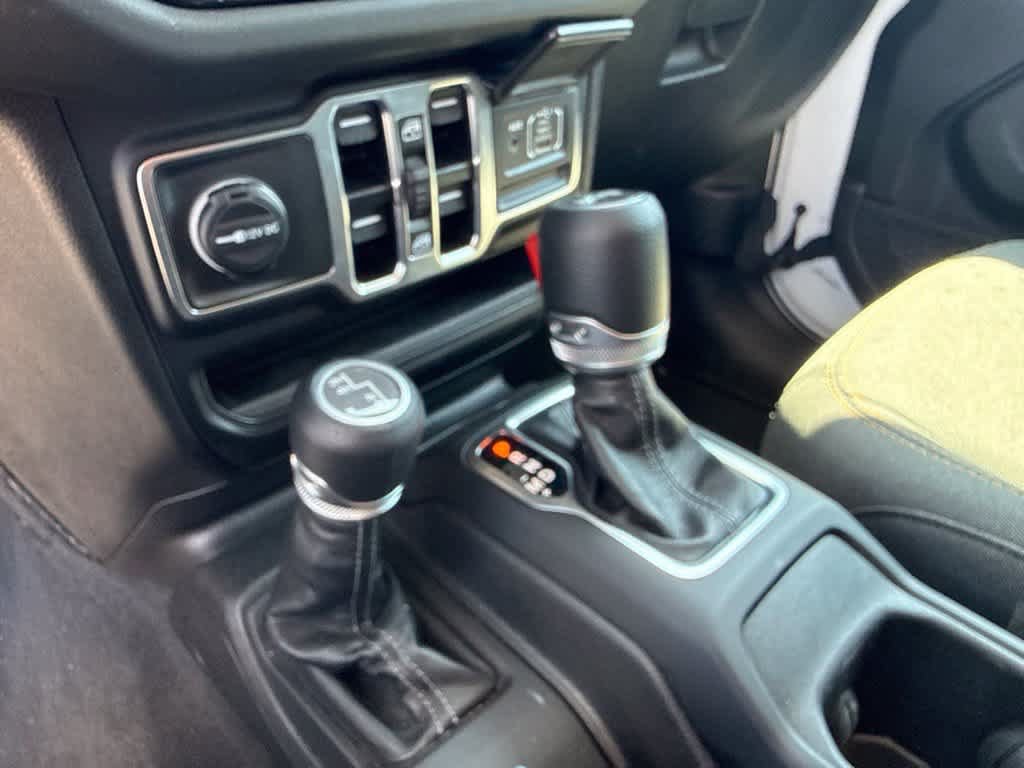 Used 2025 Jeep Wrangler Unlimited Sahara AWD/4WD image 20