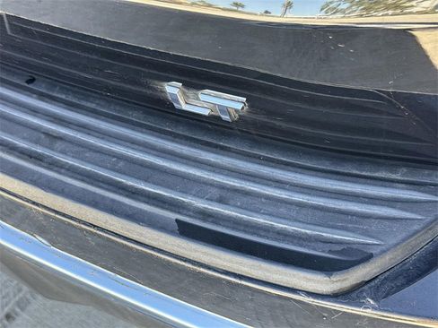 Used 2024 Chevrolet Suburban LT image 30