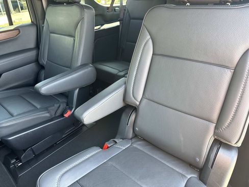 Used 2025 GMC Yukon XL Denali image 12