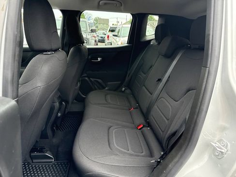 Used 2020 Jeep Renegade Latitude w/ Cold Weather Group AWD/4WD image 14
