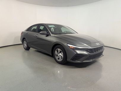 New 2025 Hyundai Elantra SE