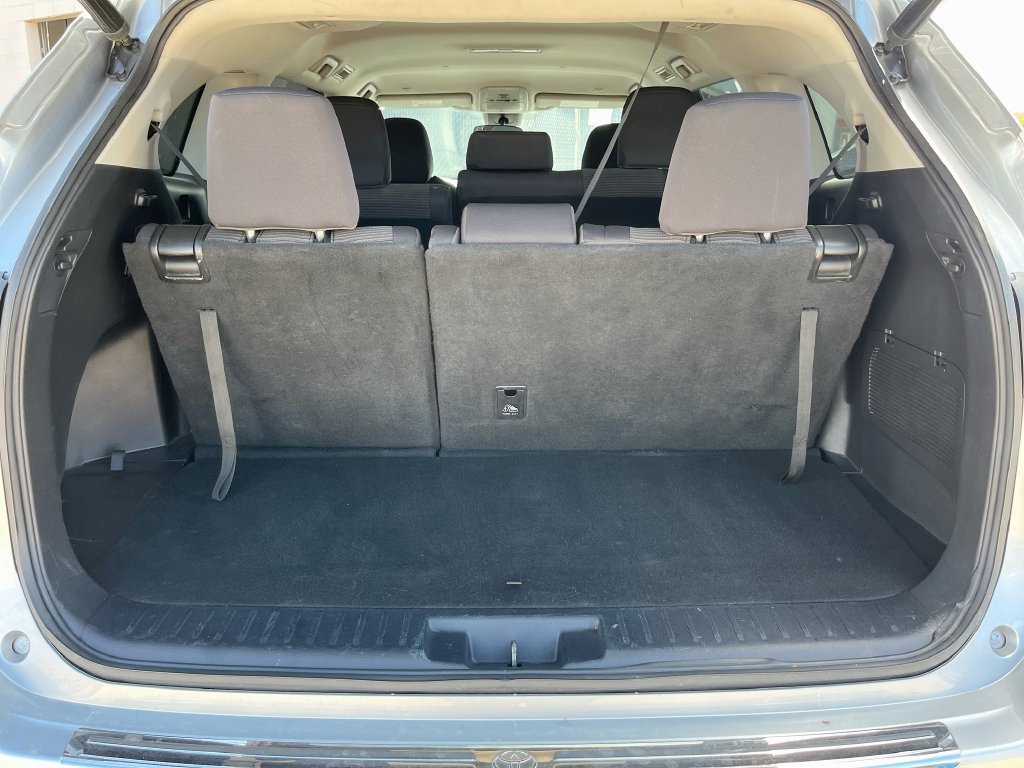 Used 2023 Toyota Highlander LE FWD image 27
