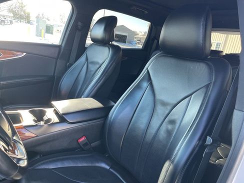 Used 2019 Lincoln Nautilus Reserve image 12