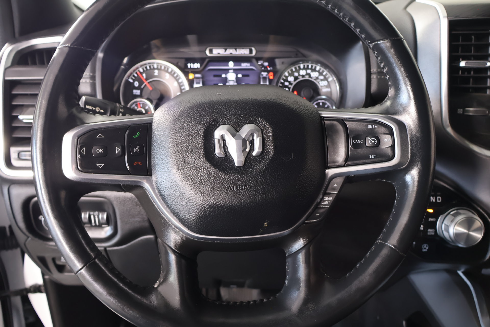 Used 2023 RAM 1500 Laramie AWD/4WD image 3