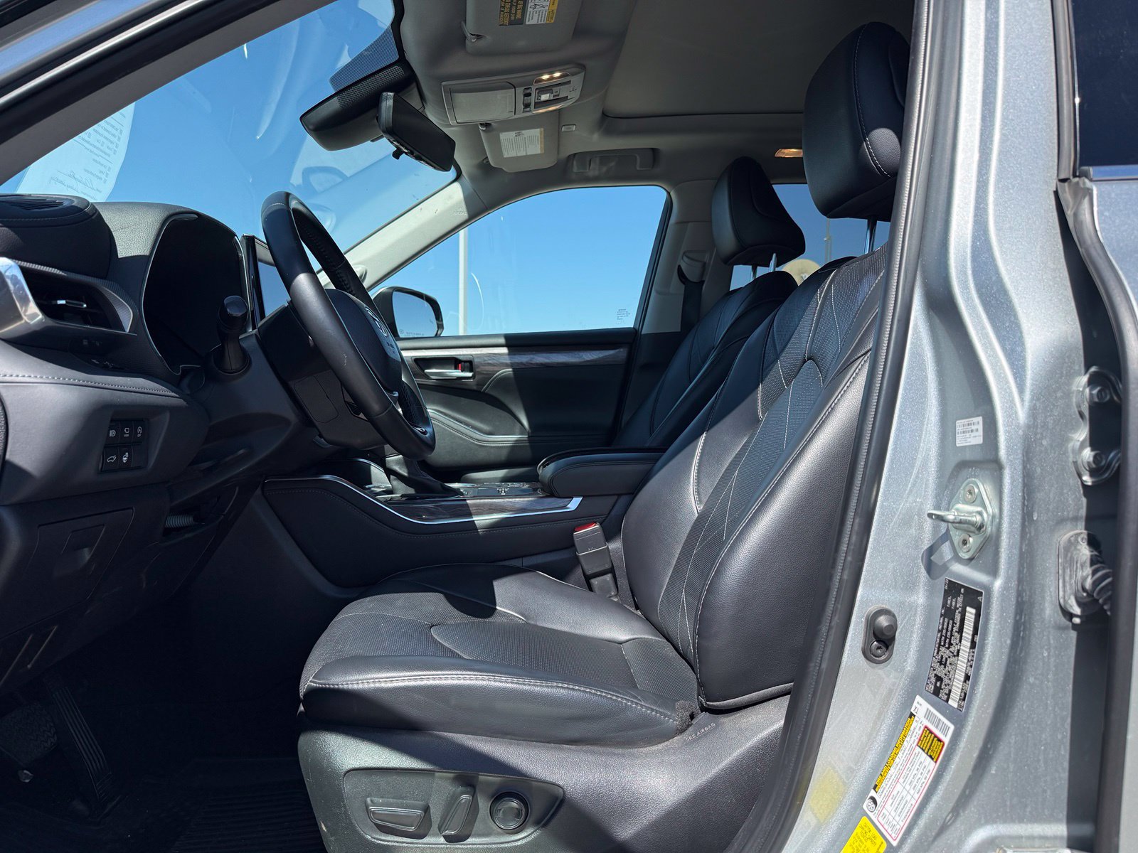 Used 2023 Toyota Highlander Platinum FWD image 5
