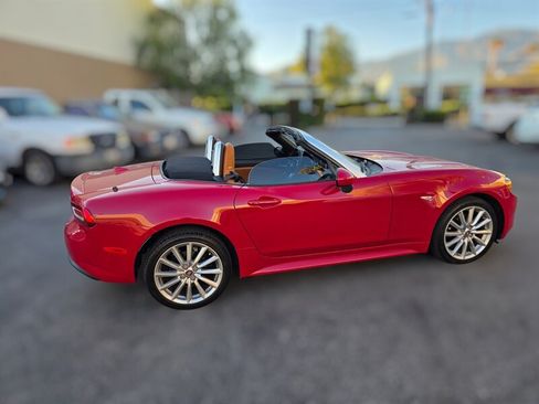Used 2017 FIAT 124 Spider Lusso RWD image 7