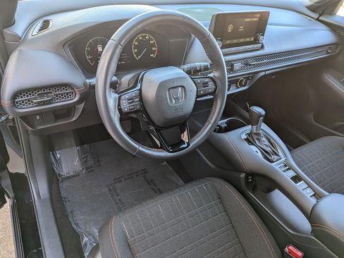 Used 2025 Honda HR-V Sport image 11