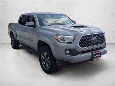 Used 2019 Toyota Tacoma TRD Sport w/ Technology Package AWD/4WD image 3
