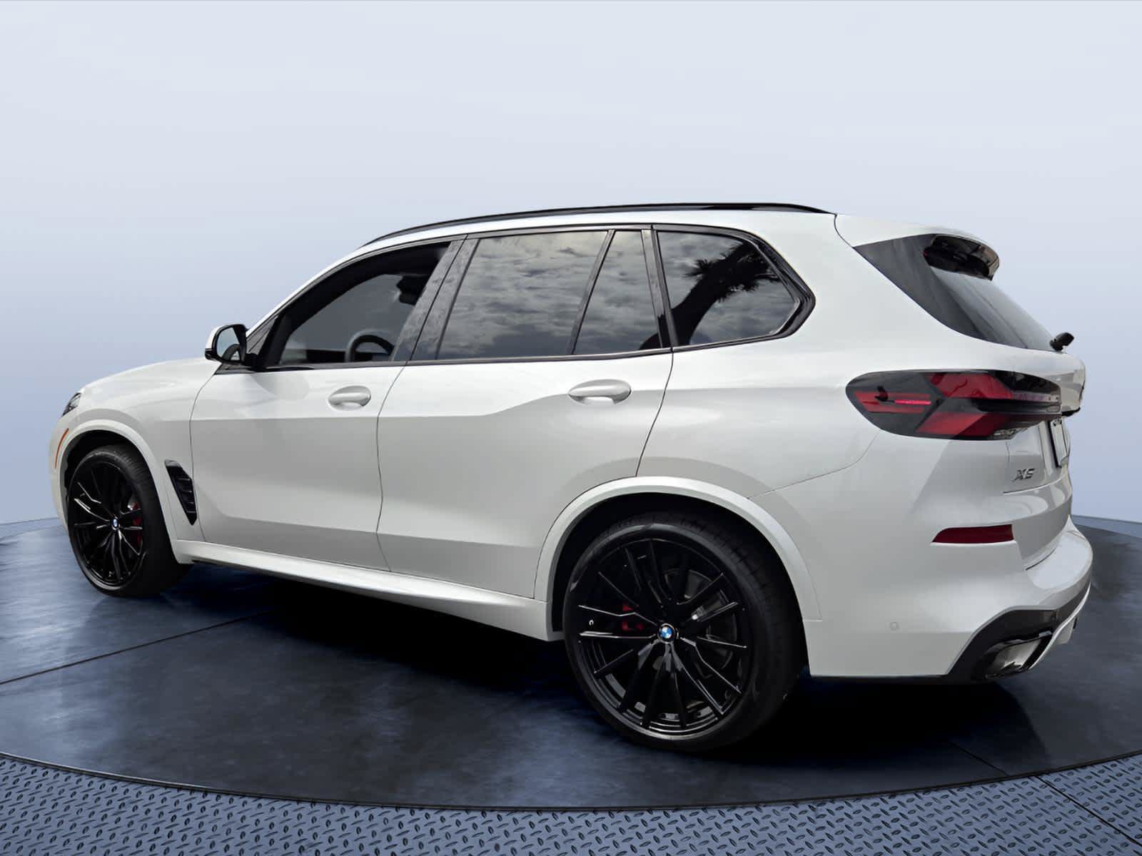 Used 2026 BMW X5 sDrive40i w/ M Sport Package RWD image 4