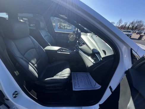 Used 2024 Buick Enclave Premium image 13