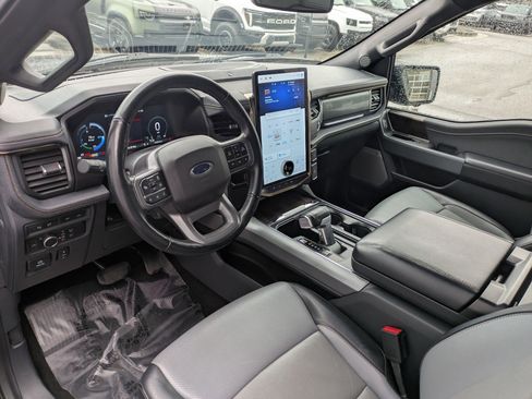 Used 2022 Ford F150 Lightning Lariat image 14