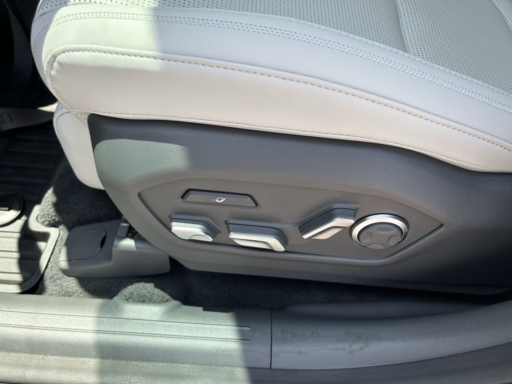 New 2026 Hyundai Santa Fe Calligraphy FWD image 25