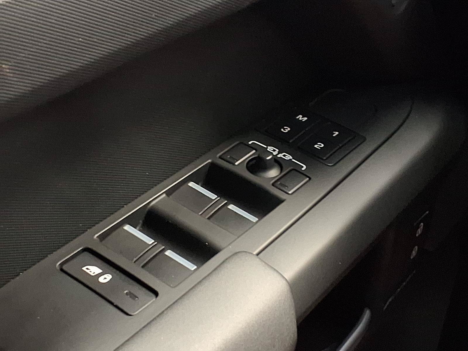Used 2025 Land Rover Defender 110 S AWD/4WD image 32