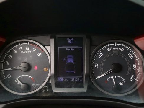 Used 2016 Toyota Tacoma TRD Off-Road image 15