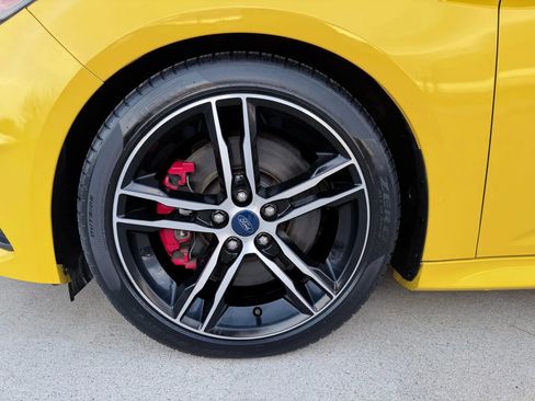 Used 2017 Ford Focus ST w/ Equipment Group 402A image 30