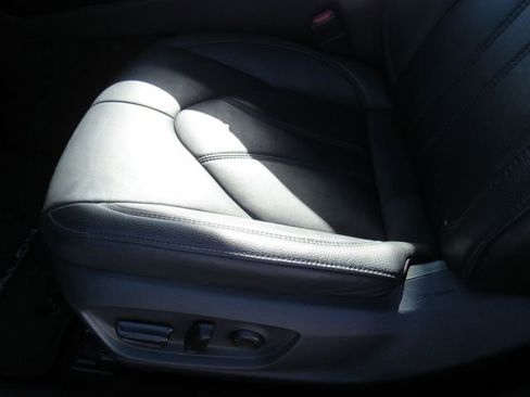 Used 2019 Toyota Avalon XLE image 22