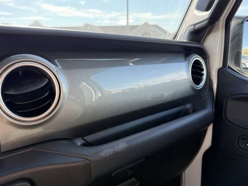 Used 2020 Jeep Gladiator Overland image 22