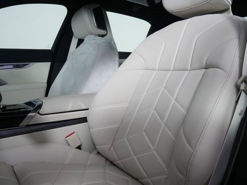 Used 2026 BMW 750e xDrive w/ Executive Package image 11