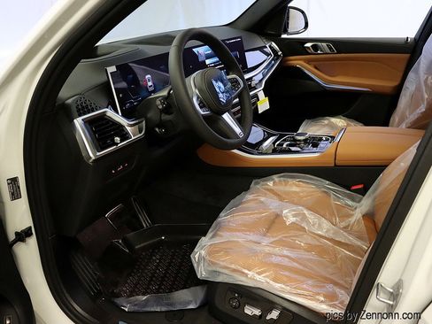 Used 2026 BMW X5 xDrive50e w/ M Sport Package image 12