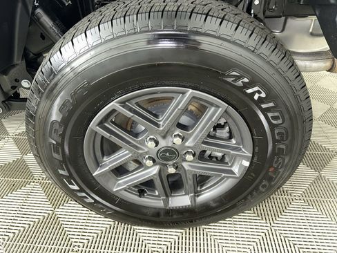 Used 2024 Jeep Gladiator Sport image 24