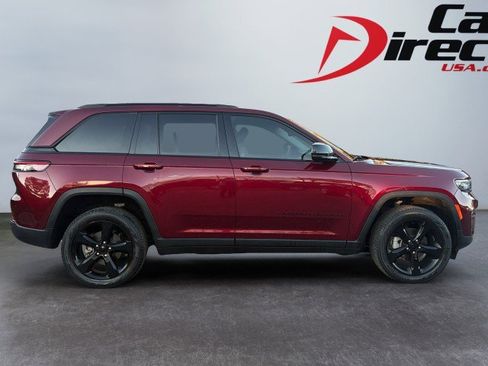 Used 2023 Jeep Grand Cherokee Limited w/ Black Appearance Package image 9