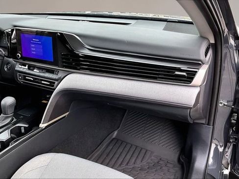 Used 2025 Toyota Camry LE image 21