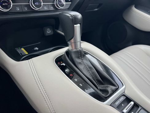 Used 2024 Honda HR-V EX-L image 17