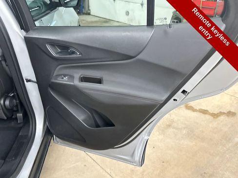 Used 2022 Chevrolet Equinox RS image 38